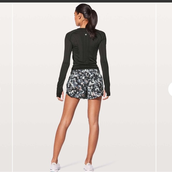 lululemon sz 8 Women's Hotty Hot Shorts Spring Bloom Multi Black running tennis - Picture 11 of 14